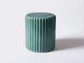 Pedale cilindrico in ceramica Ø39×45 cm – verde petrolio – superficie scanalata per soggiorno